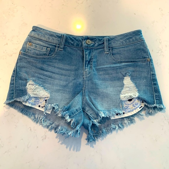 Francesca's Collections Pants - Harper Cutoff Shorts, Size 28